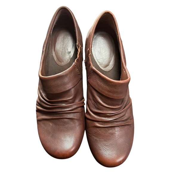 Bare Traps Leather Slip-On Heeled Booties Shoes Womens Size 9M Brown Classic - Picture 3 of 11